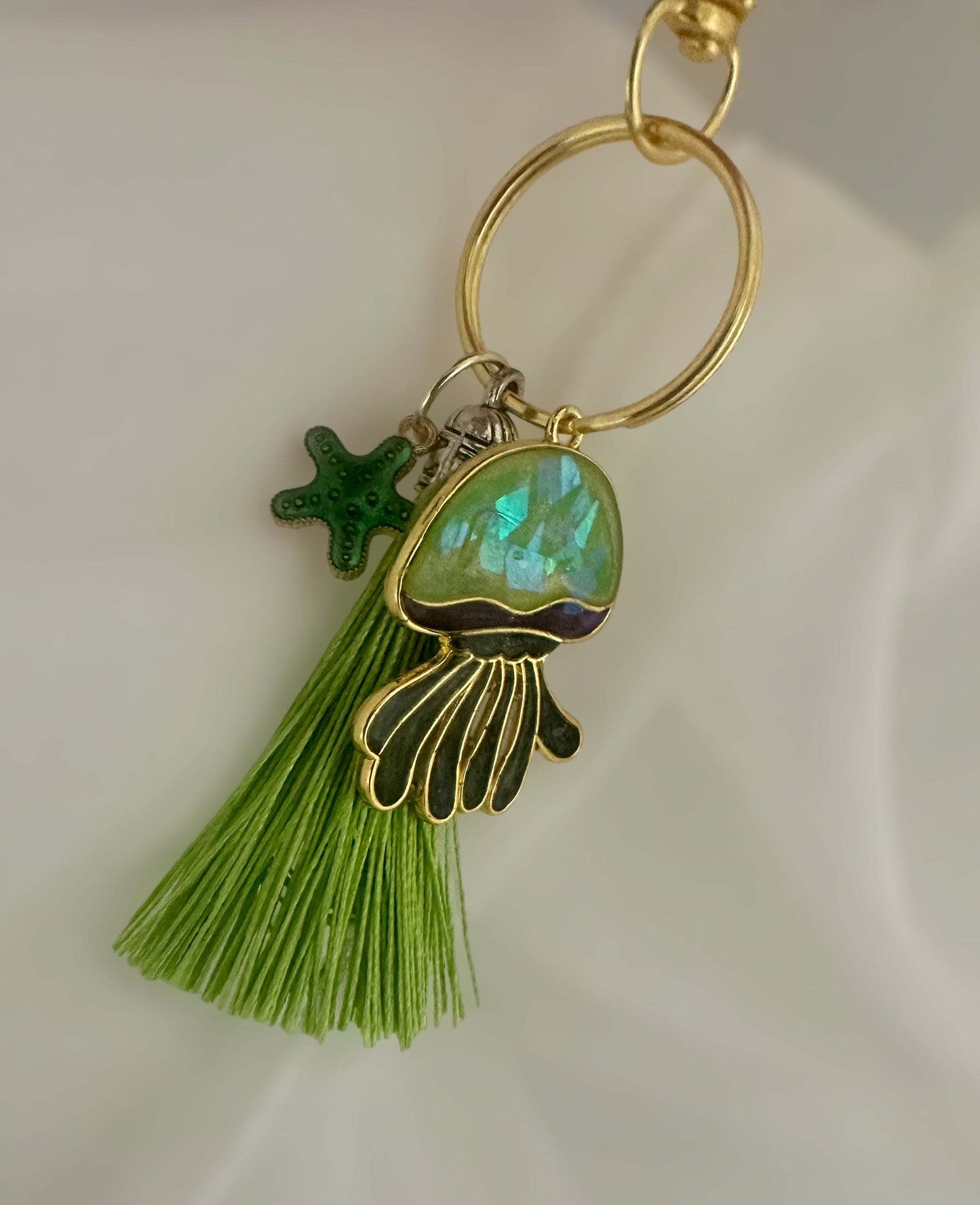 Keychain Vibrant Resin Jelly Fish: Add a Pop of Color and Whimsy 