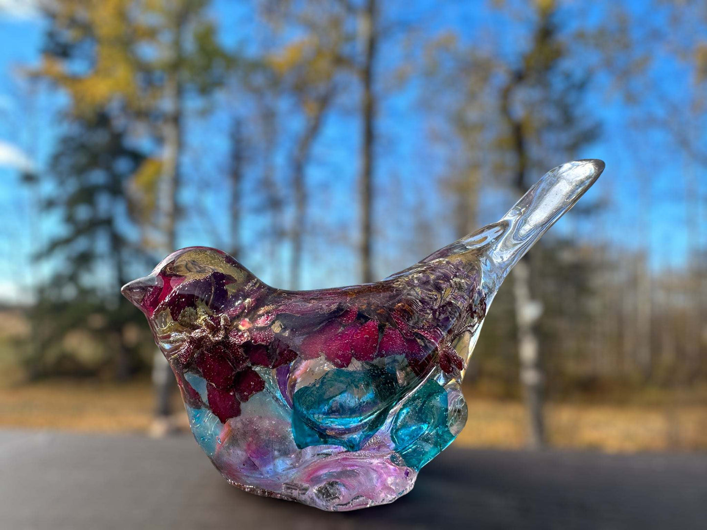 Bird Blooms in Flight: Resin Filled with Dried Flowers - Home Decor