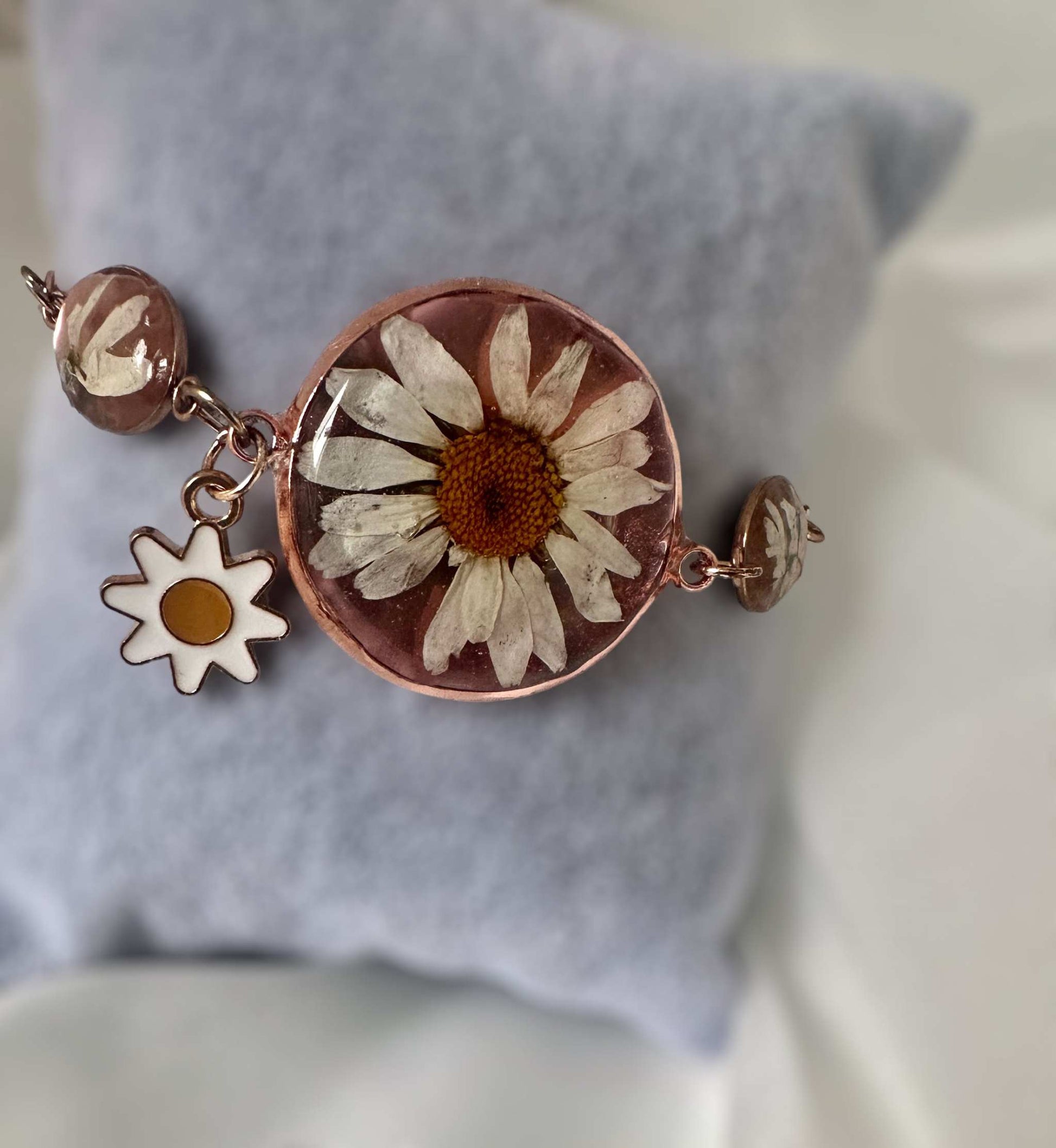 Bracelet Handmade with Resin & Dried Flowers  - Rose Gold Elegance 